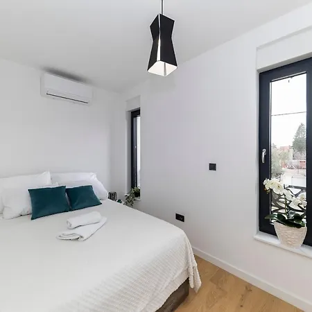 Marianne , Parking Free , 2 Bedroom & 2 Bathroom , Modern & Cozy Lejlighed Zadar