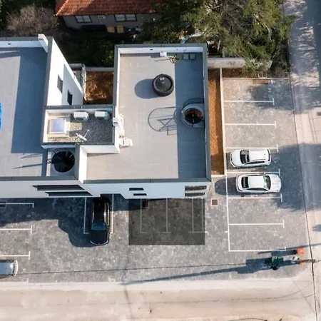 Marianne , Parking Free , 2 Bedroom & 2 Bathroom , Modern & Cozy Lejlighed *