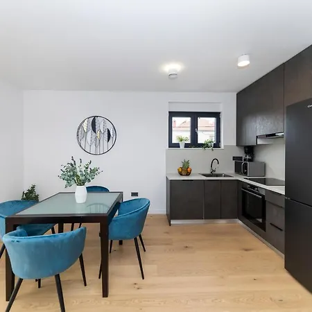 Marianne , Parking Free , 2 Bedroom & 2 Bathroom , Modern & Cozy زادار