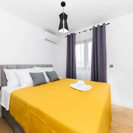 Marianne , Parking Free , 2 Bedroom & 2 Bathroom , Modern & Cozy زادار