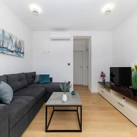 شقة Marianne , Parking Free , 2 Bedroom & 2 Bathroom , Modern & Cozy زادار