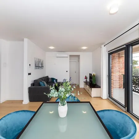 Marianne , Parking Free , 2 Bedroom & 2 Bathroom , Modern & Cozy * زادار