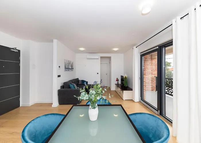 Marianne , Parking Free , 2 Bedroom & 2 Bathroom , Modern & Cozy * 扎达尔